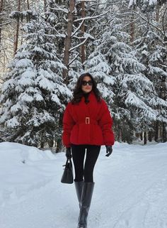 Austria Fashion Winter, Ski Outfit Inspo Women, Europe Outfit Winter, Vail Winter Outfits, Vail Outfits Winter, Winter In Switzerland Outfits, Banff Outfit Winter, Switzerland Outfit Winter, New York December Outfit