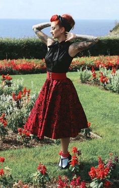 Found on Google from pinterest.com Moda Pin Up, Stile Pin Up, Mode Rockabilly, Rockabilly Looks, Pin Up Looks, Rockabilly Girl, Rockabilly Hair, Old Outfits, Rockabilly Outfits