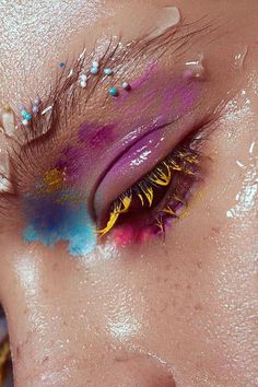 Created 2019 The photographer was inspired in the beauty of the model and her expression, giving her an 80's vibe with the hair and make-up styling. Avant Garde Makeup, Swag Makeup, Crazy Makeup, Models Makeup, Eye Makeup Art, White Mat