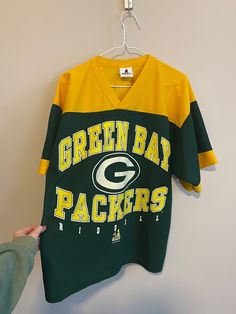 Vintage Green Bay Packers shirt From 90s Size XL but fits more like a modern large model is 5'5 wearing the shirt oversized Nfl Divisions, Green Bay Packers Shirts, Football Jersey Shirt, Super Bowl Champions, Nfl Shirts, Trendy Streetwear, 1 Of 1, Green Bay Packers, Crop Sweatshirt