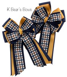 a bow that is on the side of a white background with words k bear's bows