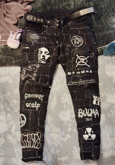 Crust Punk Outfits, Battle Jacket Ideas, Punk Battle Jacket, Punk Tactics, Patch Skirt, Battle Jackets, Battle Vest