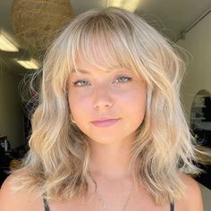 Whispy Front Bangs Short Hair Blonde, Fine Hair Haircuts Bangs, Medium Layered Haircuts With Wispy Bangs, Feather Bangs Short Hair, Short To Medium Hair With Bangs, Medium Hair Cuts Curtain Bangs, Bangs With Short Layered Hair, Trending Hairstyles With Bangs, Short Blonde Hair With Bangs And Layers