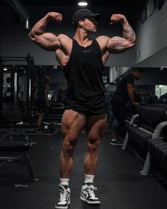 a man flexing his muscles in the gym