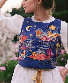 Ropa Upcycling, Detail Couture, 자수 디자인, Crochet Clothes Patterns, Cooler Look, Embroidered Clothes, Clothes Patterns, Mode Vintage, Mode Inspiration