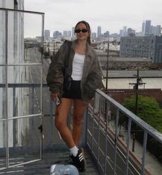 Outfit For Girls Day Out, Cool Girl Outfits Spring, Europe 2025 Outfits, Cute Street Style Outfit Ideas, Spring Outfit New York, Outfit Ideas Cool Girl, Outfit Inspired Spring, Summer Berlin Outfit, Spring Cool Girl Outfits