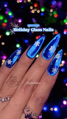 Jeanette Flores on Instagram: "Blue velvet cat eye Holiday nails ✨💙❄️✨ Save and share this viral glass nail look for inpo, Follow for more tutorials 🫶🏼   Using @daily_charme (code: JEN10) •001 Perfect Black •C02 Whiskers •Magnetic Cylinder Wand •T10 Midnight Kiss •Snowy Holiday Snowflake Stickers •Diamond Shine Top Coat  #bluenails #glassnails #cateyenails #velvetnails #magneticnails #snowflakenails #holidaynails #christmasnails #christmas2024 #diynails #nailtutorial #tutorial #nailvideos #nails #uñas #uñasdenavidad #winternails #nailtrends #jellynails #easynailart" Blue And Black Christmas Nails, Cat Eyes Christmas Nails, Blue Cat Eye Christmas Nails, Holiday Glass Nails, Christmas Magnetic Nails, Cats Eye Christmas Nails, Cateye Christmas Nail, Blue Jelly Nails Acrylic, Christmas Cat Eye Nails Design