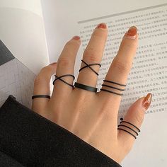 44436176044259 Wlw Jewelry, Black Ring Set, Ring Party Jewelry, Midi Ring Set, Punk Design, Ring Settings Types, Tension Setting, Vintage Hip Hop, Womens Ring