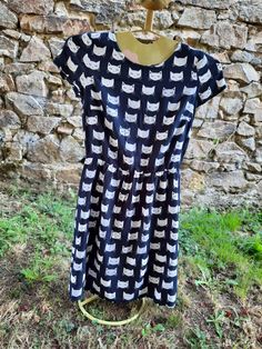 "Vintage Bizzbee cat dress for a girl.It has a round neck, capped sleeves and a back zip.  Super cute. Chest;  30\" Length;  32\" Waist;  26\" Made by BIZZBEE viscose" Cat Dress, Retro Kids, Cat Dresses, Cabbage Recipes, Capped Sleeves, Vintage Children, A Girl, Cap Sleeves, Vintage Dresses