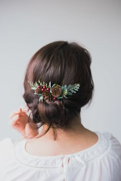 Materials: greenery, beads, pinecones. The actual colors may slightly differ from the colors you see on your screen, as it depends on the specific monitor settings. In case some materials are out of stock, they may be replaced with the similar one. Matching boutonniere, flower bracelet, hair crown can be made to order along with this accessory here: https://www.etsy.com/listing/735358517 This and any other item in our store: - 100% handmade of selected high-quality materials - uniquely designed Christmas Hair Piece, Greenery Hair Piece, Hair Bridesmaids, Christmas Headpiece, Hair Ornaments Wedding, Bridesmaid Hair Comb, Winter Wedding Hair, Bridesmaids Hair, Bridal Hair Headpiece