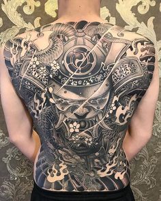 кДтё☆ρσℓє Tattoos Torso, Traditional Back Tattoo, Samurai Mask Tattoo, Japanese Warrior Tattoo, Traditional Japanese Tattoo Designs, Torso Tattoos, Back Piece Tattoo