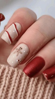 Classy Christmas Nails Acrylic Short, Simple Christmas Nails For Short Nails, Nail Designs For Short Nails Christmas, Short Nails Inspiration Christmas, Christmas Day Nails, Aesthetic Christmas Nails Short, Christmas Nails Inspiration Short, Cute Christmas Nails For Short Nails, Xmas Nails Aesthetic