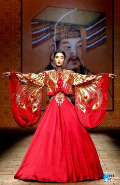 China Fashion Week - NE Tiger Couture Mode, Crashing Waves, Couture Week, Fantasy Fashion