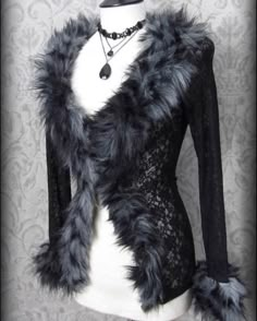 Black Jacket With White Fur, Winter Gothic Outfits, Vampirecore Outfits, Vampire Inspired Outfits, Gothic Winter Outfit, Y2k Goth Aesthetic, Luxury Goth, Goth Dresses, Vamp Goth