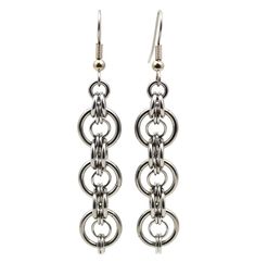 With its sleek curves, these earrings are modern and versatile. Multiple stainless steel ring sizes are used to create a ring-within-a-ring pattern. Earrings are approximately 2.5" long from top of earwire. Chain Mail Earrings, Chainmaille Jewelry Patterns, Chain Maille Patterns, Chainmail Jewelry, Earring Hoop, Chain Maille Jewelry, Diy Wire Jewelry, Wire Work Jewelry, Earrings Inspiration