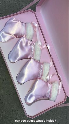 Kylie Kardashian Makeup, Business Launch Party, Kylie Jenner Blonde, Uggs With Bows, Kylie Skin, Kylie Jenner Look, Kylie Cosmetic, Christmas Ad