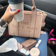 Handbag Aesthetic, Handbag Essentials, Boss Girl, Girly Bags, What In My Bag, Girls Handbags, Luxury Purses