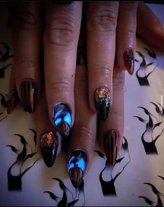 Trendy Fall Nail Designs, Sparkly Nail Polish, Halloween Nail Art Tutorial, Sparkle Nail Designs, Trendy Nail Polish, Halloween Nails Diy, Simple Fall Nails, Fall Nail Trends, Fall Gel Nails