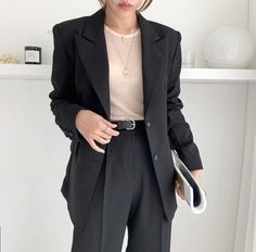 Bussines Women Outfit, Bussines Casual Woman, Office Wear Dresses, Stylish Office Wear, Business Dress Women, Korean Student, Woman In Suit, Kinds Of Clothes, Casual Blazer