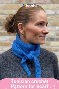 a woman wearing a blue knitted neck scarf with the text, norwegian crochet pattern for scarf