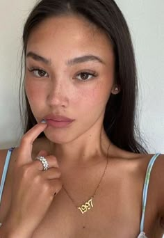 Tan Makeup Look, Glow Up Summer, Simple Makeup Ideas, Tan Makeup, Full Glam Makeup, Clean Beauty Makeup, Devon Aoki, Full Glam