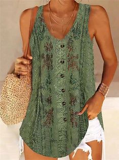 blusa feminina camiseta camiseta básica simples diária decote em v sem mangas regular verão verde branco preto azul rosa de 2023 por R$ 41.63 Sage Green Floral, Vintage Tank Top, Vintage Tank, Printed Sleeveless Top, Floral Print Tops, Sleeveless Vest, Mongolia, Sierra Leone, Look Chic