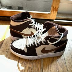 Elevate Your Sneaker Game With These Stylish Air Jordan 1 Se Mid Cream Dark Chocolate W Shoes. Designed With The Perfect Blend Of Fashion And Function, These Shoes Are Sure To Impress. The Size 7.5 Shoes Are Ideal For Women Who Love Athletic Shoes And Want To Make A Fashion Statement. Worn Once, No Signs Of Wear Other Than Slight Crease At Toe. No Blemishes. Uk Women’s 7 1/2 These Shoes Are Perfect For All Occasions Whether It's A Casual Day Out Or A Sporting Event. The Cream And Dark Chocolate Cute Jordans, W Shoes, Dark Chocolate Color, Low Top Jordans, Sporting Event, Womens Jordans, Chocolate Color, Sneaker Games, The Cream