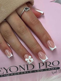 Nails With Flowers French Tip, Spicy Nails, Initial Nails, Nail Armor, Girly Acrylic, Short Fake Nails, Aesthetic Pretty, Nails Aesthetic, Short Square Nails