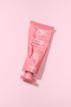 Little time, great results. In just 3 minutes, this deeply nourishing finishing treatment gives you soft and shiny hair. No need for conditioner or hair mask. Soft And Shiny Hair, Colour Guard, Best Dry Shampoo, Maria Nila, Hydrating Hair Mask, Conditioner Hair Mask, Dull Hair, Luminous Colours, Shiny Hair