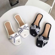 Chic Shoes Flat, Chanel Pendant, Necklace Chanel, Jewelry Chanel, Chic Flats, Chanel Necklace, Flat Slippers, Trending Sandals