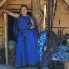 Early Celtic Clothing, Medieval Garb, Celtic Woman, Celtic Culture, Folk Clothing