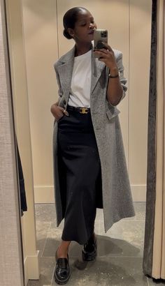 Korean Fashion Women Dresses, Look Zara, Monochromatic Fashion, Corporate Attire, Look Formal, Office Casual Outfit, Professional Outfits Women, Effortlessly Chic Outfits, Smart Outfit