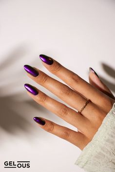 Gelous Sour Grape Aurora Chrome Powder - photographed on model Purple Gel Nails, Sour Grapes, Gel Nail Polish Colors, Nails At Home, Chrome Nails, Purple Nails