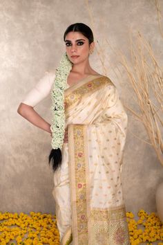 Crafted with precision and elegance, this authentic Kaduwa meenakari Pure Katan silk saree is a perfect choice for any special occasion. Its pearl white color and intricate handiwork will surely make you stand out. Experience the luxury and grace of banarasi silk with this stunning wedding saree. Transitional Silk Traditional Wear In Off White, Transitional Off White Silk Traditional Wear, Transitional Off-white Silk Traditional Wear, White Silk Traditional Wear For Eid, White Silk Traditional Wear With Resham Embroidery, Elegant White Dola Silk Dupatta, White Dola Silk Traditional Wear For Wedding, Elegant White Silk Traditional Wear, White Paithani Silk Traditional Wear For Transitional Season