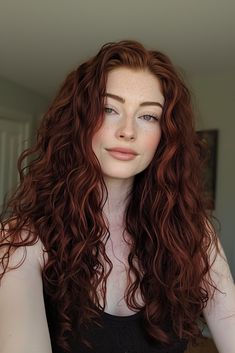 92+ Red Hair Color Ideas and Shades for a Bold, Fiery Look Auburn Hair On Cool Skin, Curly Hair Red Highlights, Dark Ginger Hair, Zicxa Photos, Κούρεμα Bob, Highlights Curly, Boho Waves, Canadian Women, Red Hair Inspo