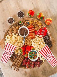 Smaller Circular Wooden Board with popcorn, snacks, and fruit Movie Night Board, Movie Night Charcuterie, Movie Night Charcuterie Board, Popcorn Board, Lady Decluttered, Board Party, Decorações Com Comidas, Party Food Buffet