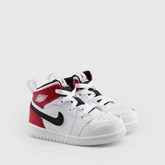 Air Jordan 1 Mid White, Luxury Baby Clothes, Jordan 1 Mid White, White Gym, Designer Baby Clothes, Air Jordan 1 High, Kids Jordans, Baby Boy Shoes