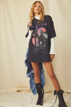 Oversized Tshirt Women, Summer Tshirts Women, Oversize Tshirt Outfits, Short Sleeve Tops Casual, Look Festival, Fest Outfits, Tshirt Women, Tee Shirt Dress, Tops Casual