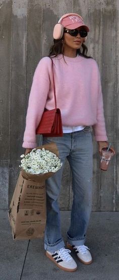 Girly Street Style Aesthetic, Everyday Spring Outfits 2024, Pastel Fall Outfits, Pink Aesthetic Pictures, Pink Glitter Wallpaper, Pink Wallpaper Girly, Pink Tumblr Aesthetic, Soft Pink Theme, Pink Wallpaper Backgrounds