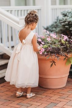 Flower Girl Dresses Tulle Princesses, Toddler Flowergirl Dress, Young Bridesmaid Dresses Fancy, Flower Girls Dresses Simple, Pearl Flower Girl Dress, Little Bridesmaids Dresses Kids, White Flower Girl Dresses Simple, Child Bridesmaid Dresses, Flower Girl Dresses Simple