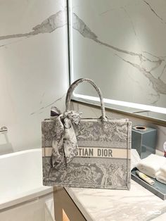 Expensive Bag, My Style Bags, School Tote, Dior And I, Luxury Bags Collection, Fancy Bags, Future Lifestyle, Birthday List, Bags Aesthetic