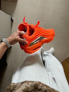 Nightclub Aesthetic, Puffer Jacket Outfit, Orange Outfit, Adidas Fashion, Mens Fashion Inspiration, Street Fashion Men Streetwear, Mens Fashion Week, Hype Shoes