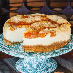 a cheesecake is sitting on a blue and white plate