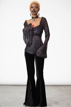 Post Apocalyptic Gothic Fashion, Light Style Fashion, Black Bell Sleeve Top Outfits, Flared Shirt Outfit, Bell Sleeve Black Dress, Witchy Jeans Outfit, Bell Sleeve Shirt Outfit, Grunge Goth Fashion, Woodland Goth Fashion