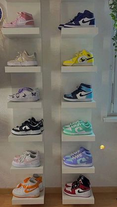 Shoes Shelf Aesthetic, Jordan Shelf Shoes, Nike Shoes Wall, Jordan Shoe Shelves, Shoe Shelf Nike, Jordans Shelf, Swag Shoes Nike, Shoes Shelves Ideas, Wall Shelves For Shoes