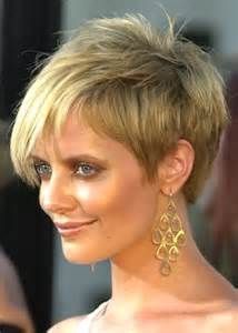 asymetrical short Hairstyles for Thin Straight Hair - Bing Images Mo Hawk Hairstyles, Disconnected Pixie, Hair Tricks, Chic Short Haircuts, Girls Short Haircuts, Cute Short Haircuts, Blonde Pixie Haircut, Girl Haircuts