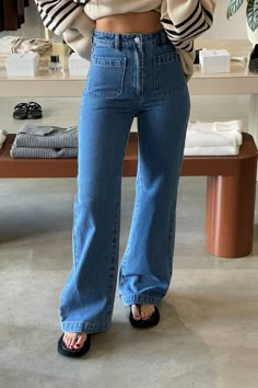 This is a super high-rise, wide leg jean, made with a rigid denim. Fabric: Soft 'worn in' lookMade with a soft touch fabricAuthentic, vintage look and feelMade with 100% cotton Sizing: Ina is 179cm tall, and wears a size 26 in denim.We suggest going a size up. Thick Hem Jeans, Cotton Jeans, Long Jeans Outfit, Cute Jeans Outfit Winter, Woman’s Jeans, Fitted Wide-leg Denim Pants, Womens Straight Leg Jeans, Womens Wide Leg Jeans, Wide Legs