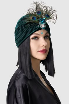 Get ready to channel your inner flapper with this classic turban hat. This simple and elegantly designed wrap will be the finishing touch to your 1920s style looks. Features: Pleated design Decorative peacock feathers Head circumference: 24.8'' / 63 cm Shiny sequins Party Turban, 1920s Party Outfit, Peacock Headband, Race Wedding, Flapper Outfit, Gatsby Costume, Beaded Flapper Dress, Great Gatsby Dresses, 1920s Party