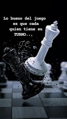 a black and white chess board with the words, i love you in spanish on it