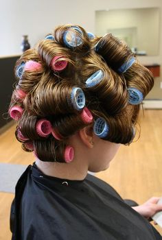 Hair Rollers Tutorial, Roller Set Hairstyles, Roller Curls, Velcro Rollers, Hot Rollers Hair, Hair Done, Long Hai, Roller Set, Hair Setting